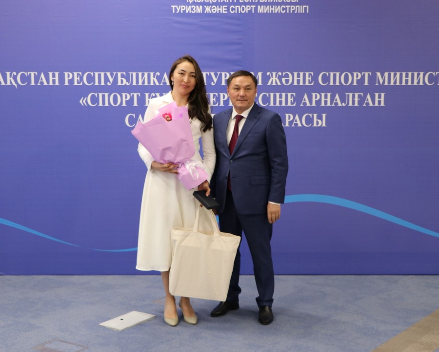 ҚР туризм және спорт министрі Е.Б. Маржықпаев  орталық қызметкерлерін марапаттады